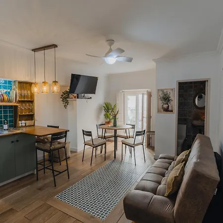 Lägenhet Chic Duplex In The Heart Of *