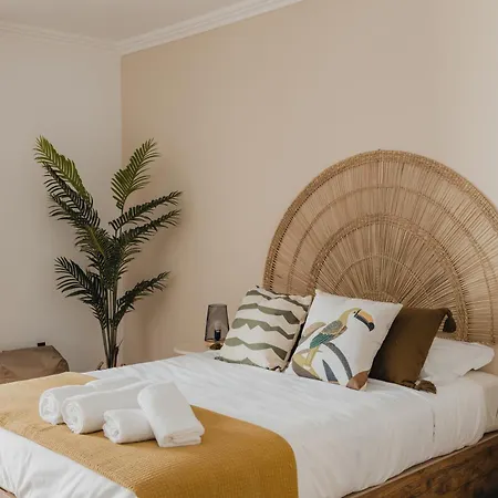 Chic Duplex In The Heart Of Lägenhet Setúbal